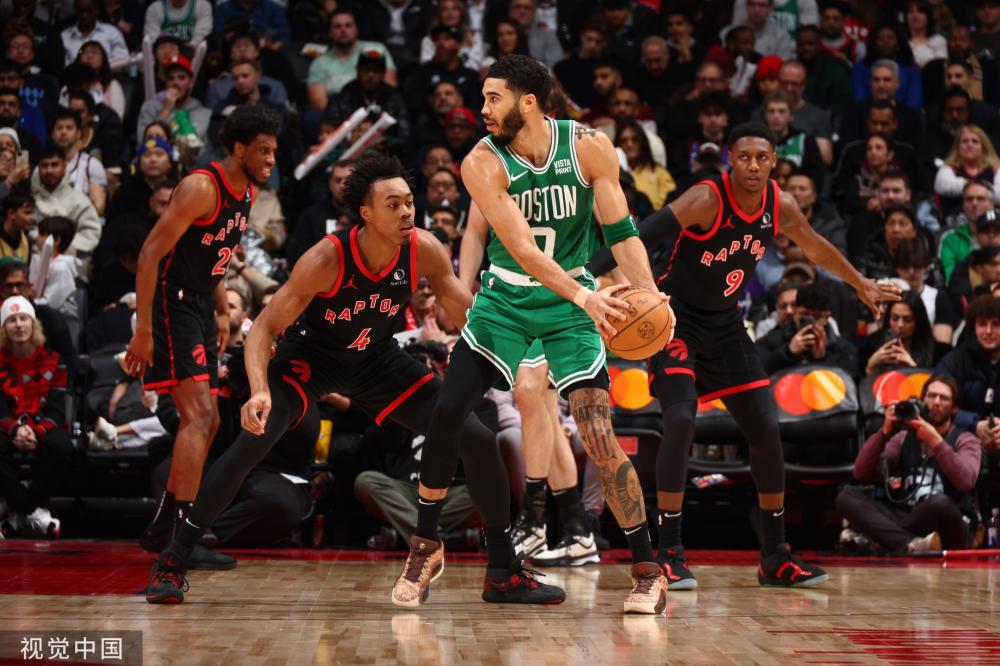 场和后防线 场和后防线