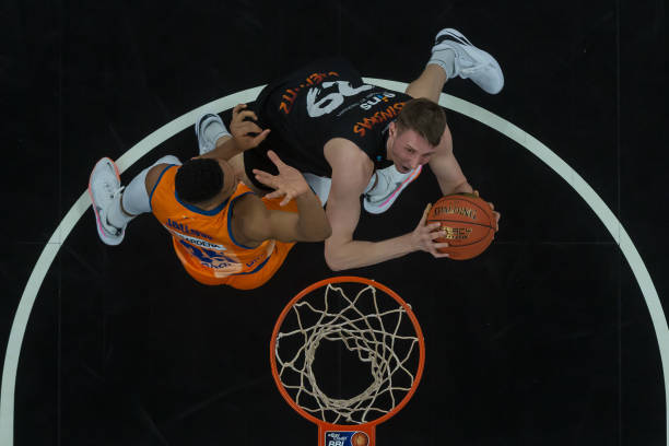 她一袭贴身 她一袭贴身